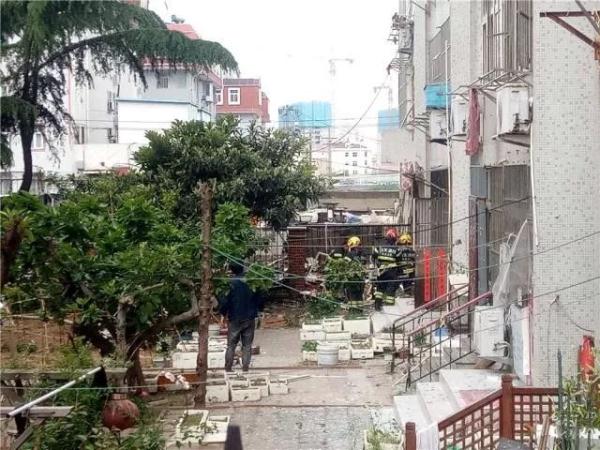突發(fā)！青島一居民樓發(fā)生爆燃！已造1人死亡，7人受傷！3公里外有震感…