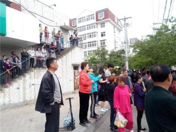 突發(fā)！青島一居民樓發(fā)生爆燃！已造1人死亡，7人受傷！3公里外有震感…