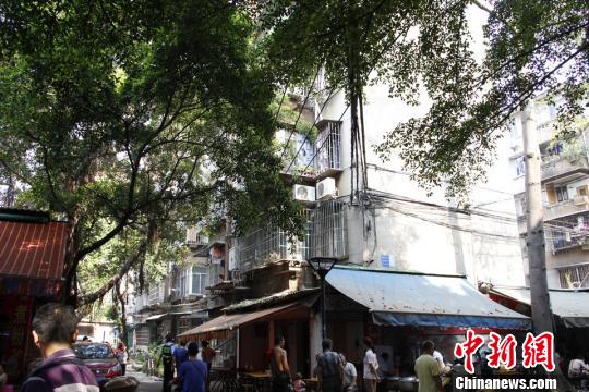 圖為煤氣爆燃民房。 朱柳融 攝