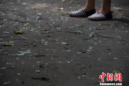 圖為煤氣爆燃民房。 朱柳融 攝