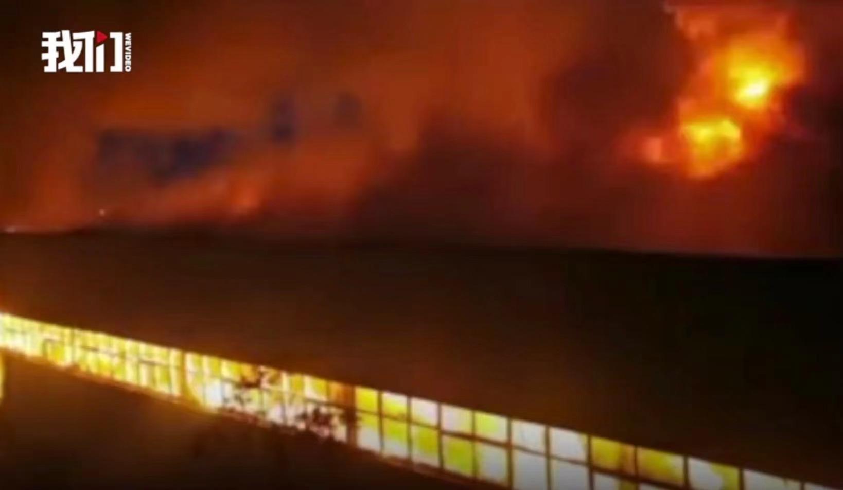 火災(zāi)現(xiàn)場。新京報(bào)我們視頻